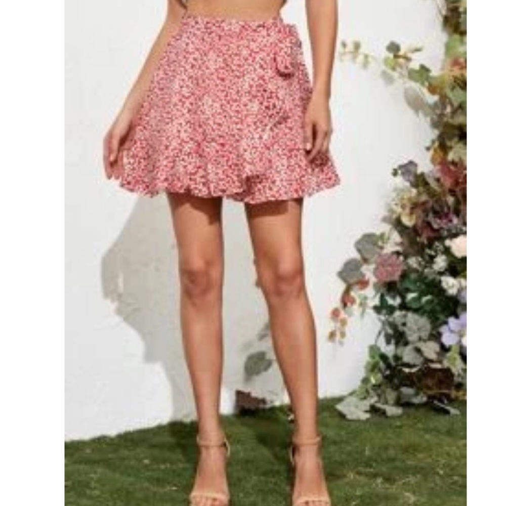 SHEIN Red All Over Print Tie Wrap Ruffle Skirt